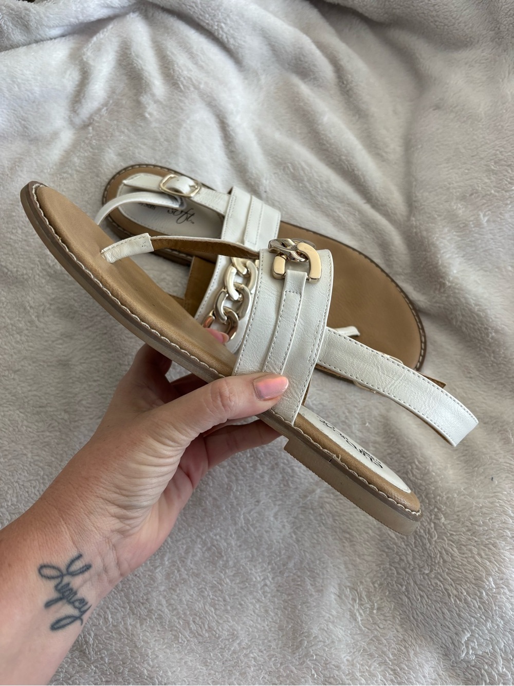EuroSoft white sandals with gold accents size 8 Beach Coastal Classic - Picture 2 of 4